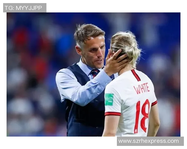 足球明星与家养鱼的温馨生活瞬间分享 足球明星与家养鱼的温馨生活瞬间分享