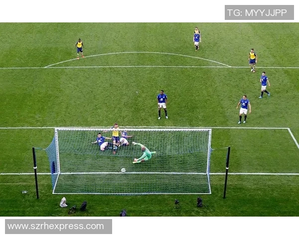 拉氏足球传奇:从球场到生活的精彩瞬间与成就分享 拉氏足球传奇:从球场到生活的精彩瞬间与成就分享