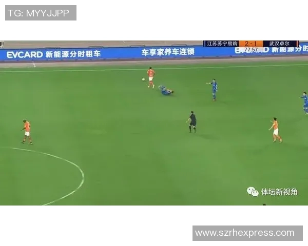 被围攻的足球明星如何在逆境中重塑自我与职业生涯的辉煌