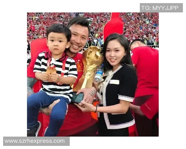 揭秘足球明星背后的女人她们的生活与爱情故事全纪录