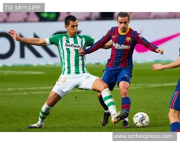 足球明星与超跑激情训练瞬间展现速度与力量的完美结合 足球明星与超跑激情训练瞬间展现速度与力量的完美结合